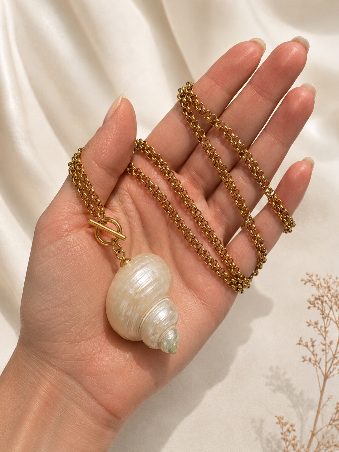 Maris Natural Shell Pendant Necklace