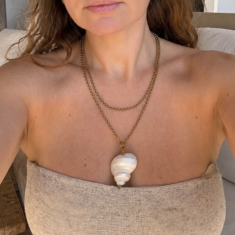 Maris Natural Shell Pendant Necklace