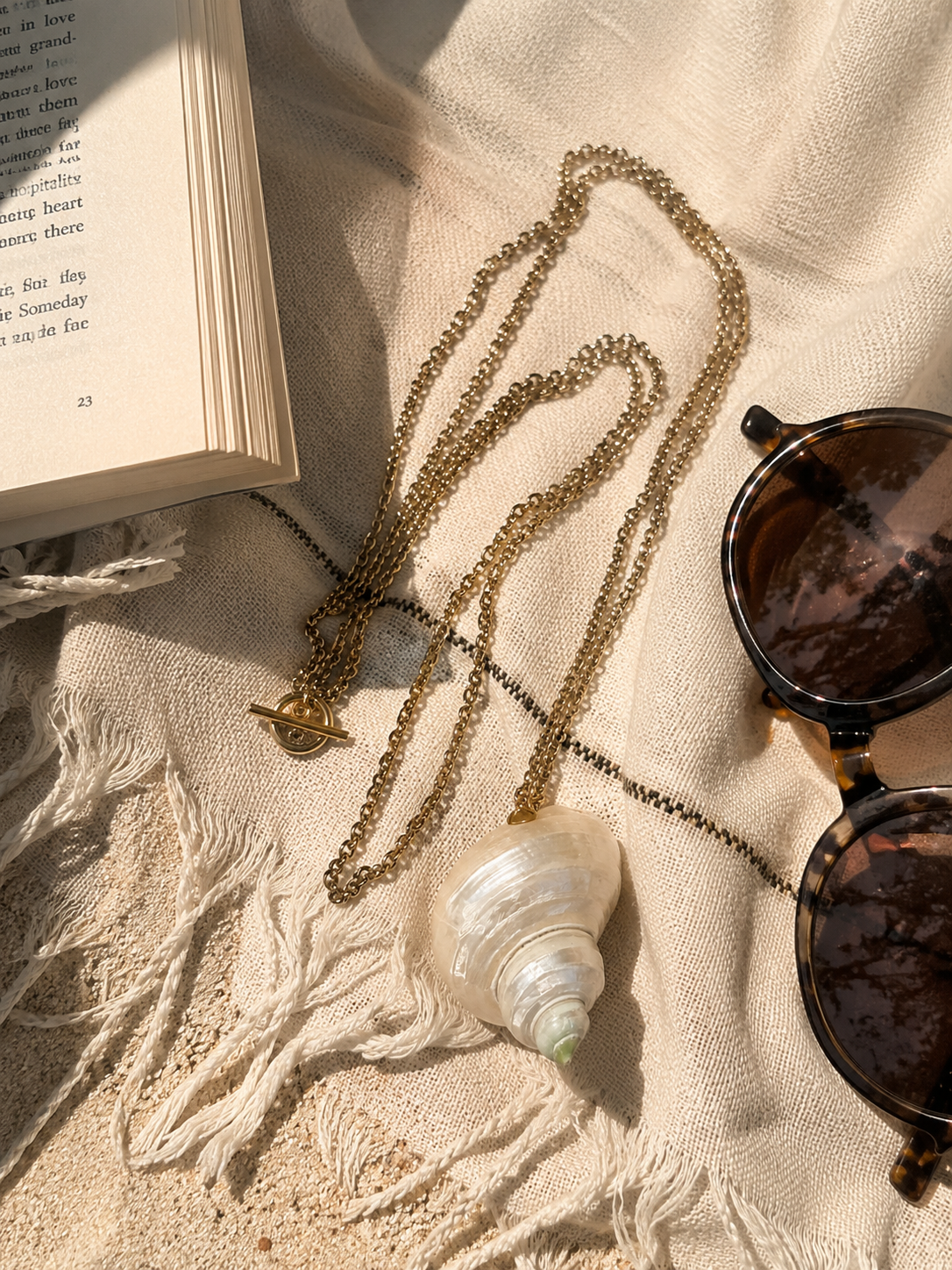 Maris Natural Shell Pendant Necklace