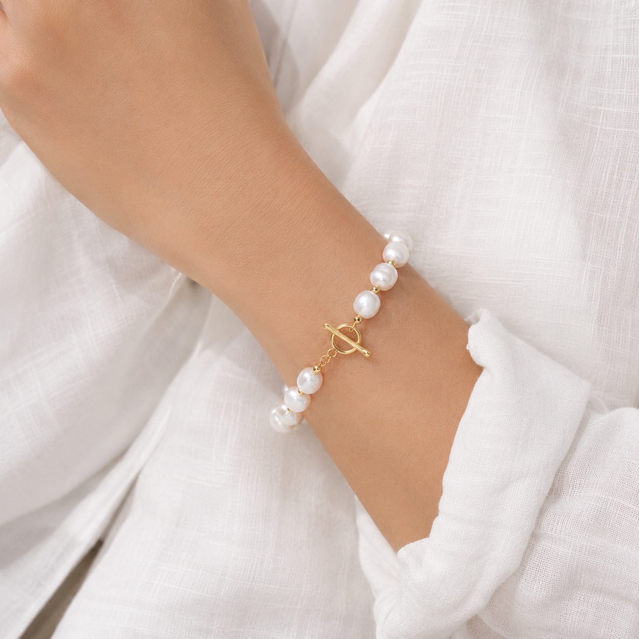 Luna Pearl Toggle Bracelet