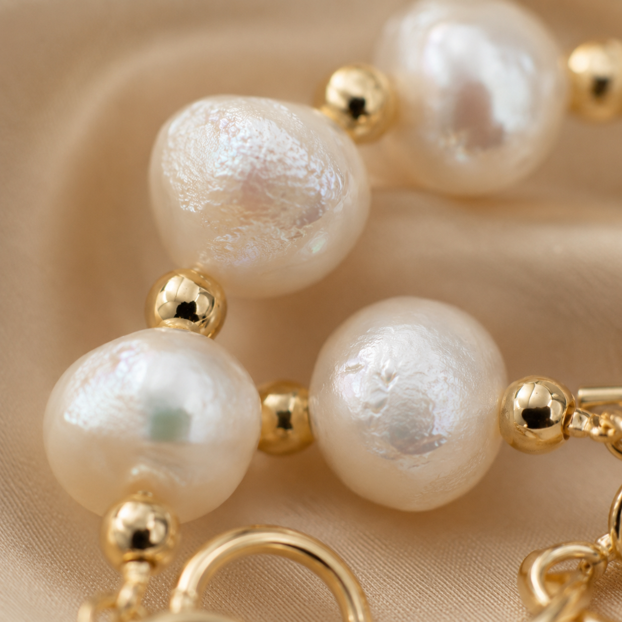 Luna Pearl Toggle Bracelet